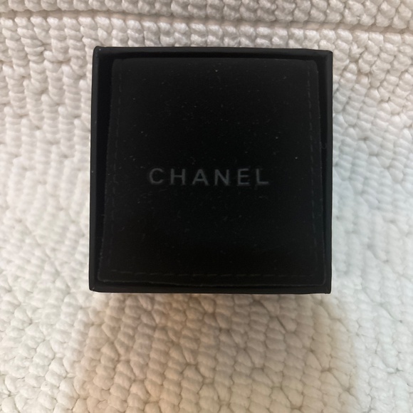 Chanel earrings - Picture 4 of 4